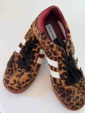 Women’s Steve  Madden Size 9 Leopard Print Sneakers